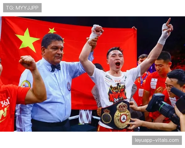 徐灿穿着运动衫背着能付我半年房租的包,瞬间从拳迷变吃瓜群众 徐灿穿着运动衫背着能付我半年房租的包,瞬间从拳迷变吃瓜群众